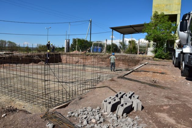 Obras para el departamento Chacabuco: ponen en valor la planta potabilizadora de Renca y construyen una línea de media tensión sobre la Ruta Provincial 40