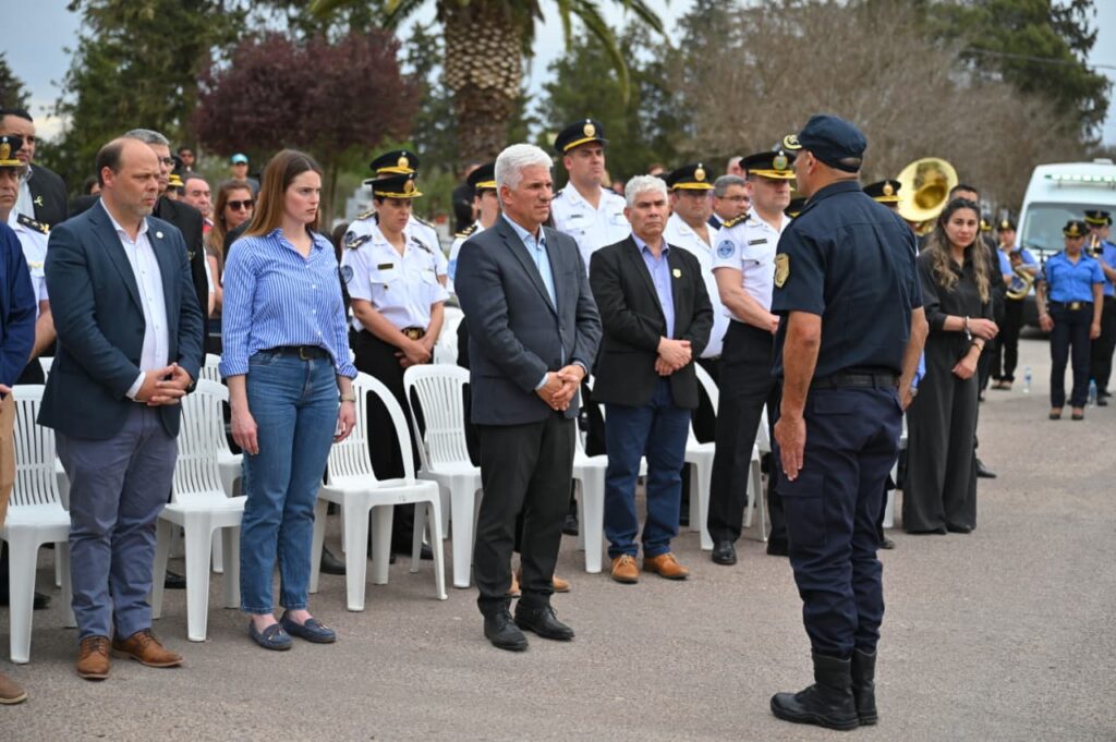 Poggi entregó decretos e insignias de ascenso a 29 policías de la Unidad Regional N°4