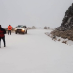 Vialidad Provincial mantiene cortes preventivos en rutas serranas por las fuertes nevadas