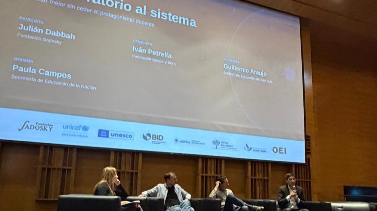 El ministro Araujo compartió la experiencia de San Luis con la inteligencia artificial educativa