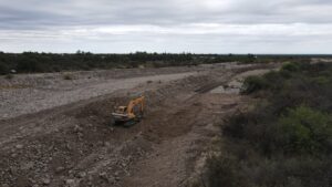 Intensifican las tareas de reencauzamiento sobre el río Luján