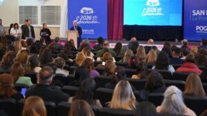 Más de 220 docentes y directivos recibieron sus certificados de la Diplomatura en IA