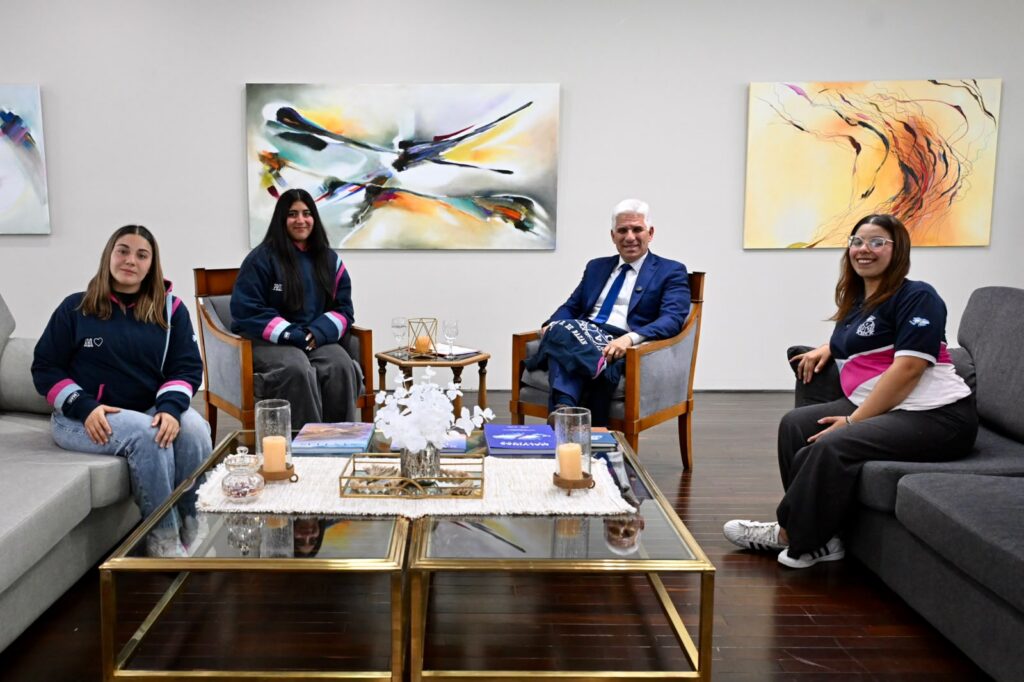 Estudiantes de la escuela ‘Paula Domínguez de Bazán’ entrevistaron al Gobernador