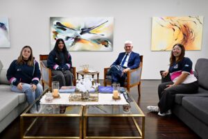 Estudiantes de la escuela ‘Paula Domínguez de Bazán’ entrevistaron al Gobernador